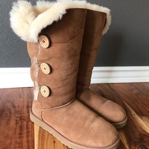 UGG — Chestnut Bailey Button Boot